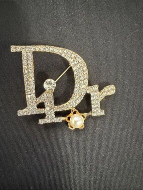 Crystal Initial 'Dr' Brooch with Pearl Accent - Gold Tone